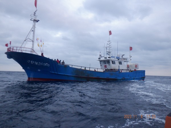 불법으로 어획량을 적게 기재한 중국 자망어선 1척을 나포했다. /사진제공=해양수산부