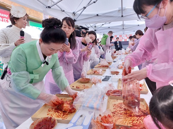 김치 명인과 함께하는 신주쿠 소비자 체험 홍보 행사/사진제공=한국농수산식품유통공사