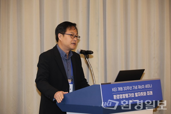 김진오 경희대학교 교수는 환경영향평가는 공적 영역의 책임이지만, 여러가지 이유로 한계에 부딪혔으며 한계에서 벗어나기 위해 필요한 개선점들을 짚었다. /사진=박준영 기자