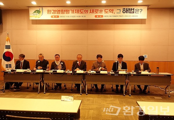 신복수 (사)한국환경영향평가사 회장은 간이 평가에서 주민 의견 수렴을 생략하려는 환경부에 대해 “환경부가 주 부처인데 법에 있는 민주적 절차를 왜 포기하려고 하느냐”고 비판했다. /사진=김인성 기자