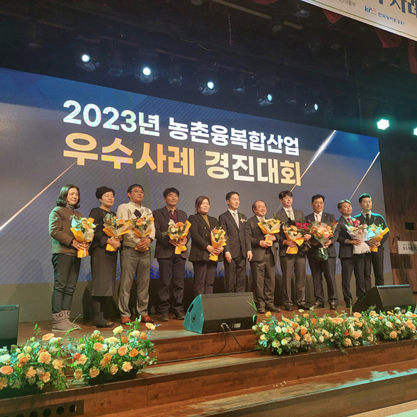 오미나라 ㈜제이엘 이종기 대표를 비롯한 수상자들이 기념촬영을 하고 있다. /사진제공=오미나라 ㈜제이엘