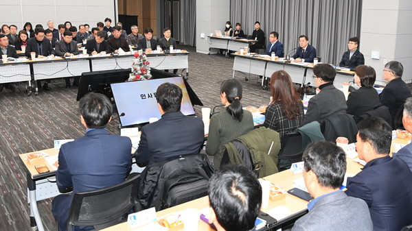 이재준 수원특례시장이 주재한 ‘2024년 주요업무 보고회’ /사진제공=수원시