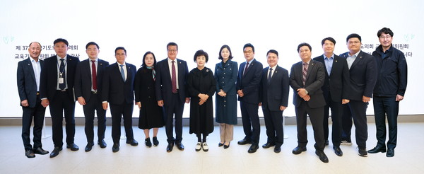 교육기획위, 2023년 행정사무감사 특별감사패 수여 /사진제공=경기도의회