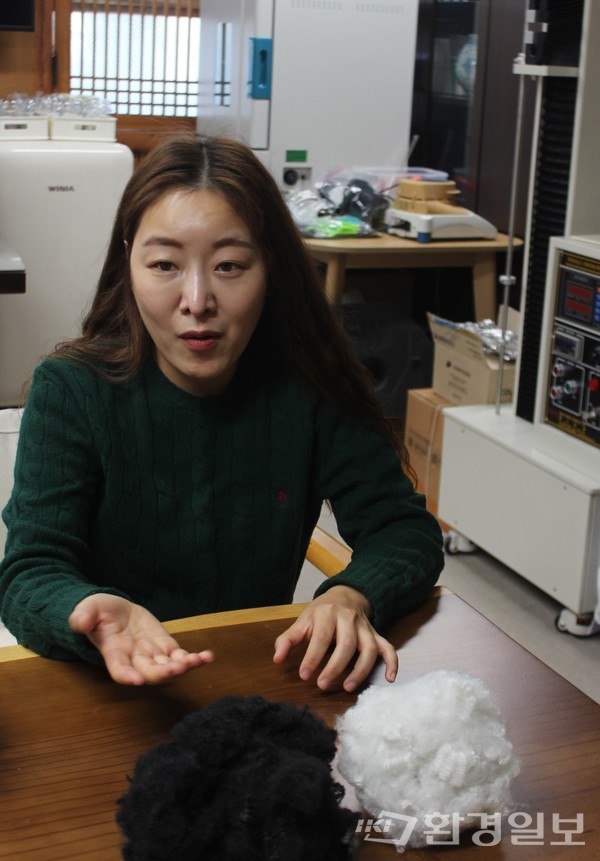 조화라 프린스 부장은 "재생화이버 업체가 사라지면 수출시장도 없어져 재생화이버 업계가 맡고 있던 연간 60만톤 이상의 재활용 플라스틱을 처리할 여력도 사라지게 될 것”이라고 말했다. /사진=박선영 기자