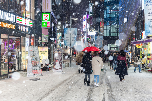 기상청은 1월9일(화) 아침(06시)부터 밤(24시)까지 서울을 포함한 수도권에 3~8㎝의 눈이 내릴 것으로 예보하고, 1월8(월) 16시 대설예비특보(06시~12시 발효)를 발표했다. /사진=환경일보DB