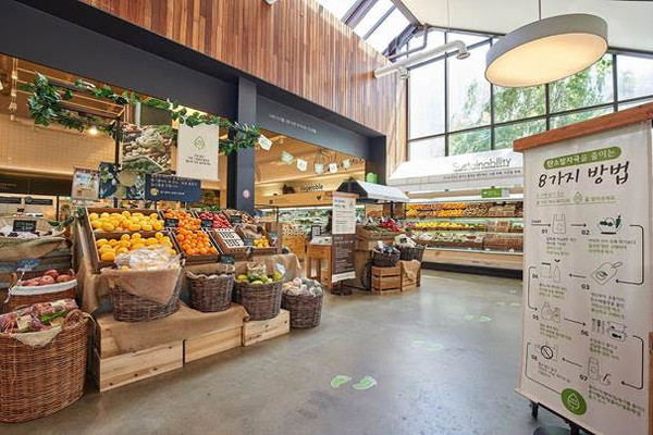 환경부 지정 제 1호 '녹색특화매장'으로 운영되는 올가홀푸드 방이점 전경 /사진제공=풀무원