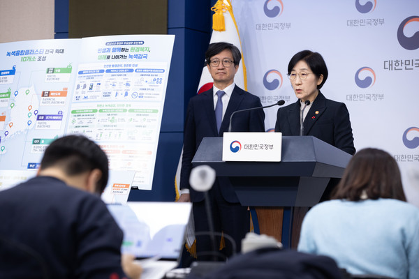 한화진 환경부장관이 25일 서울 종로구 정부서울청사에서 2024년도 환경부 업무계획에 대해 브리핑을 하고 있다. /사진제공=환경부
