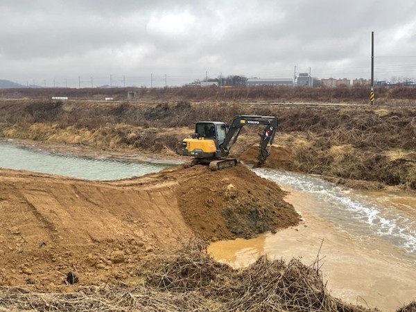 화성시, 관리천 방제둑 해체 및 방제작업 마무리 작업 /사진제공=화성시