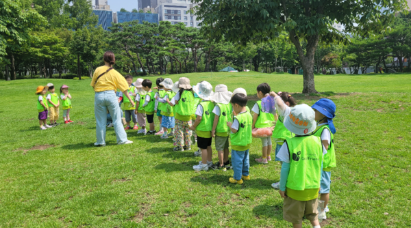 유아숲 체험원에 참여한 어린이들 모습 /사진제공=영등포구