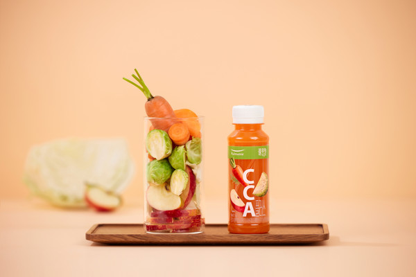 하루 한 병 채소와 과일 섭치를 돕는 과채음료 'CCA 플러스' /사진제공=풀무원녹즙