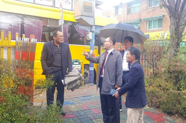 김영민 의원, 학교 통학로 개선 현장 방문 /사진제공=경기도의회
