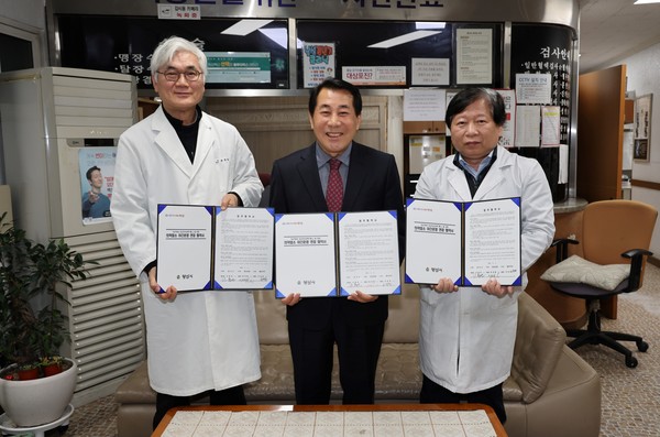 시는 지난 4일 웅상중앙병원 폐업으로 진료 공백이 우려되자 응급의료대책 간담회를 갖고 명성의원과 열린약국의 운영시간 연장 등 협조를 구했다. /사진제공=양산시