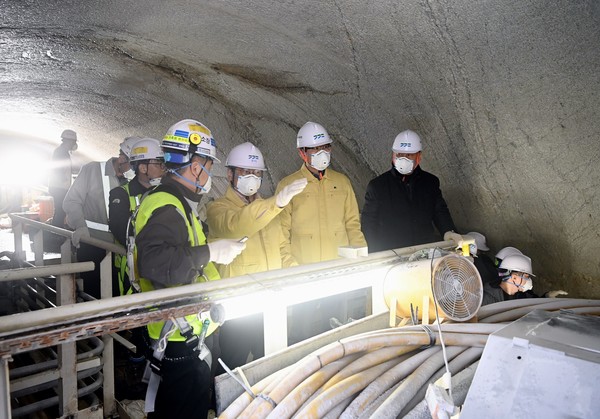 오후석 부지사 도봉산~옥정선 2공구 건설공사 현장 안전관리 실태 점검 /사진제공=경기도