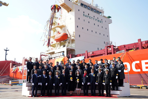 한국형 자율운항선박 시스템을 실증하는 ‘1800TEU 컨테이너선 명명식 /사진제공=해양수산부