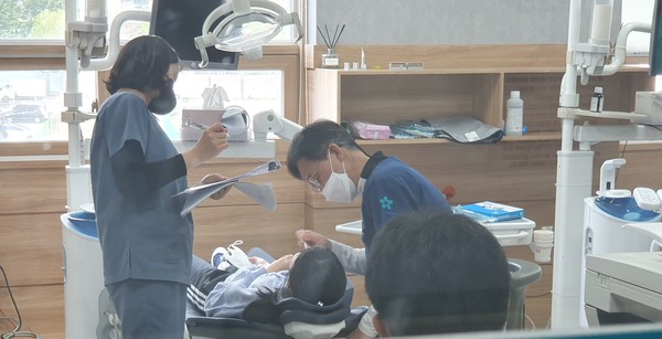 양산시 학교 밖 청소년지원센터는 9세 이상부터 18세 이하 학교 밖 청소년들이 비용 부담 없이 26개로 확대된 정기 건강검진을 받도록 지원해왔다. /사진제공=양산시 