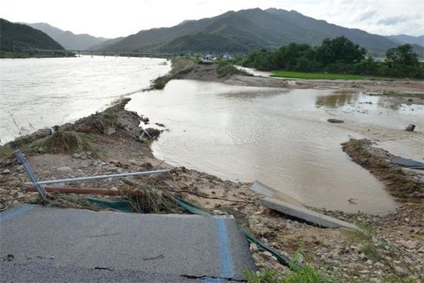 홍수에 의한 제방 붕괴 /사진제공=한국건설기술연구원