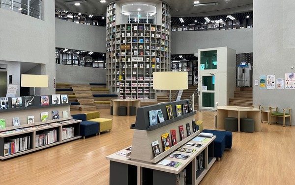 성복도서관 종합자료실 /사진제공=용인시