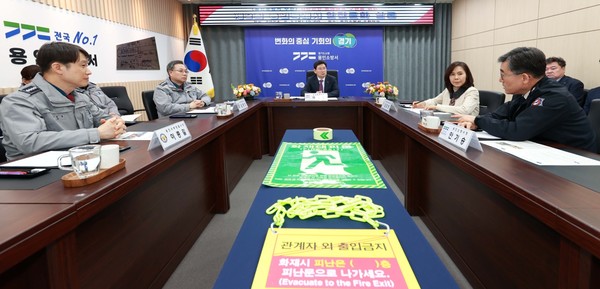 용인소방서에서 열린 화재 피난안내시설 지원 논의 /사진제공=용인시