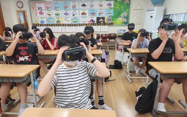 어린이 대상의 VR 체험형 안전교육 /사진제공=용인시