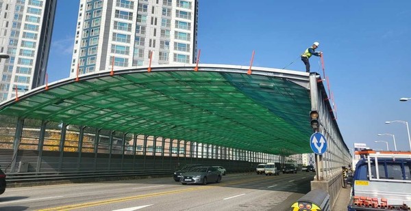 풍덕고가차로에 터널형 방음시설 교체 /사진제공=용인시