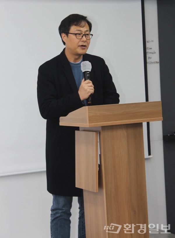 김진호 한국환경영향평가학회장은 "환경영향평가를 뭔가 믿기 힘든 것으로 여기고 있는 것이 현재 국민 눈높이"라며 "국민들의 신뢰를 높이고 인정을 받기 위해서는 평가업체 시스템 개선이 필요하다"고 말했다. /사진=박선영 기자 