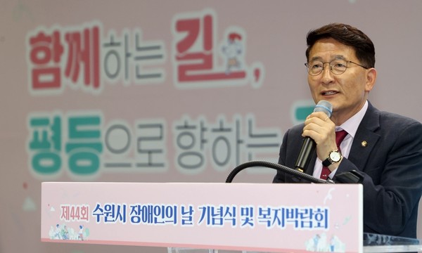 김기정 의장, 장애인의 날 축사 /사진제공=수원시의회
