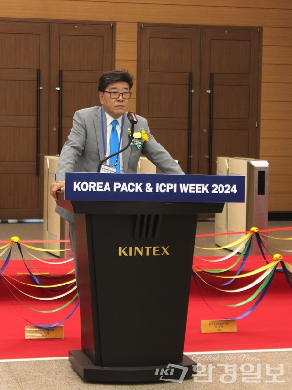 국제포장기자재전 개막식 축사에서 이시형 한국포장기계협회 회장은 "한국 문화에 대한 관심이 제품으로 이어져 한국 포장제품에 대한 인기가 높아지고 있다"고 말했다. /사진=박선영 기자