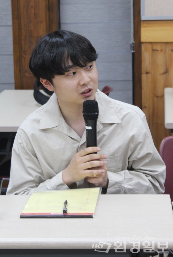 자유토론 발언을 하는 김종훈 국립 강릉원주대 해양생태환경학과(한국해양과학기술원동해연구소) 학생 /사진=박선영 기자