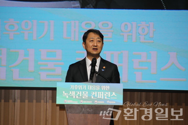 안덕근 산업부 장관은 구축 건물들의 에너지 효율을 개선하기 위한 건물의 재개발, 개선을 더 쉽게 할 수 있도록 최선을 다하겠다고 약속했다. /사진=박준영 기자