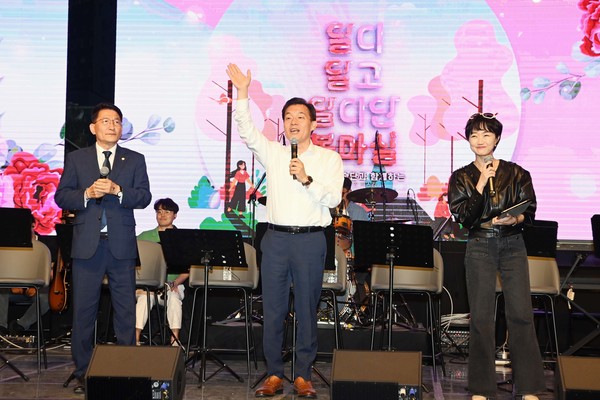 이재준 시장, 음악회에서 인사말 /사진제공=수원시