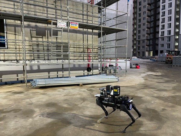 스마트건설사업단 로봇개 /사진제공=국토교통부