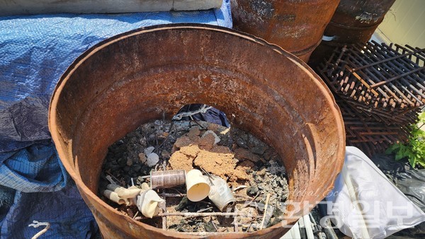 폐기물과 쓰레기 소각 흔적 /사진=김성재 기자