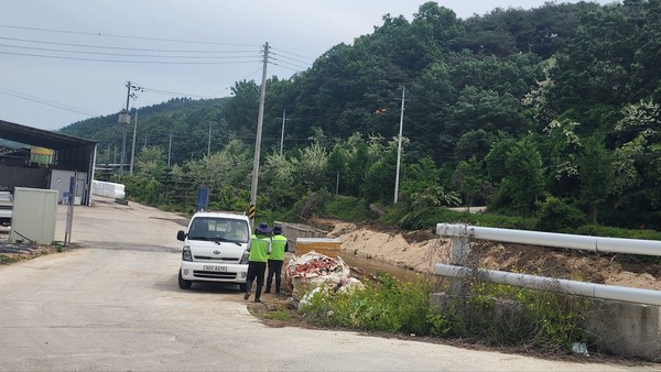 안전보호장구 미착용 현장 근로자들 /사진= 김성재 기자