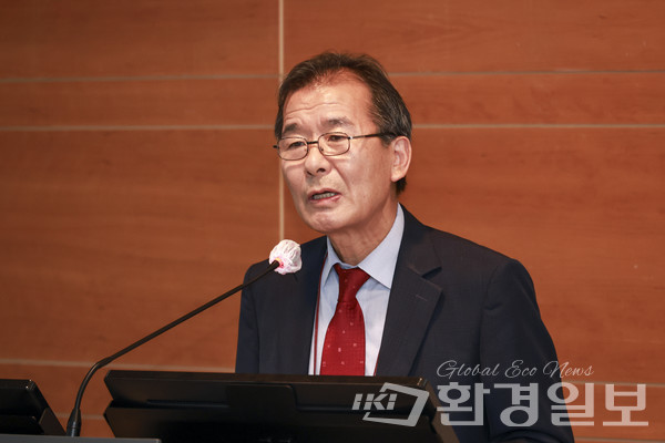 이우균 고려대 오정리질리언스연구원(환경생태공학부 교수) 원장은 "오정리질리언스연구원과 지속발전연구소는 자연 및 사회 과학적 노력이 사회 및 산업적 이행에 얼마나 공헌했는지 파악하고 향후 발전적으로 이바지하기 위해 이번 포럼을 개최하게 됐다"고 말했다. /사진=이다빈 기자 