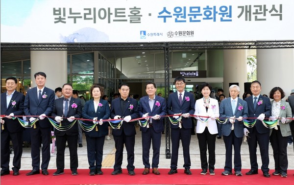 이재준 시장, 김봉식 수원문화원장, 이재식 수원시의회 부의장 개관식 /사진제공=수원시