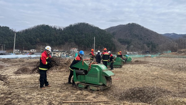 경기도, 산불발생 예방 위한 영농부산물 파쇄 작업 /사진제공=경기도