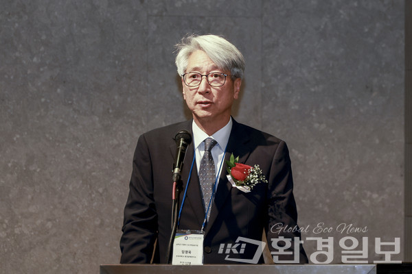 임영욱 운영위원장은 한국실내환경학회가 '함께한 20년, 함께 이룰 100년'을 구호로 더 많은 사회적 역할을 할 수 있도록 도와달라고 부탁했다. /사진=이다빈 기자