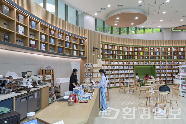 해당 도서관에서는 일반 공공도서관에 더해 환경 주제의 서비스와 정보 전달에 특화된 기능을 제공하고 있다. /사진=이다빈 기자