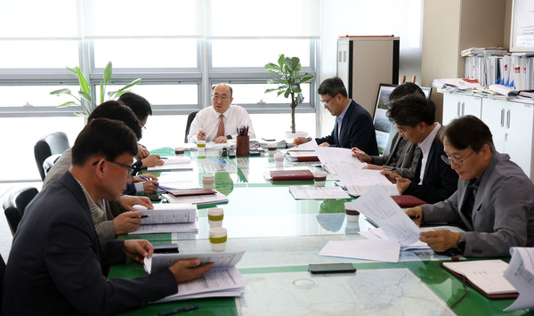 충청남도 메탄 전담팀이 메탄 감축 회의를 열고 사업 추진 방향을 논의하고 있다. /사진제공=충청남도