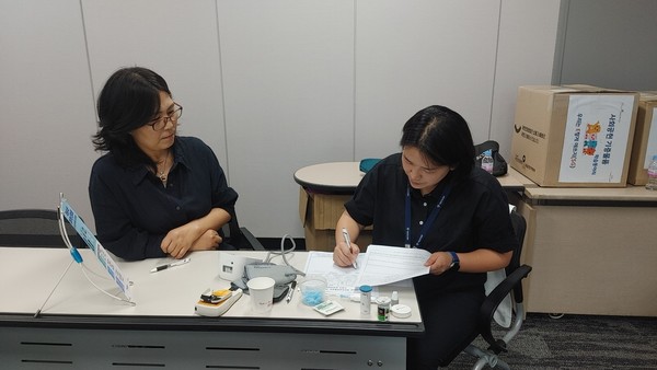 직업건강협회가 국민건강보험공단 직원을 상대로 건강검진 사후관리를 진행하고 있다. /사진제공=직업건강협회