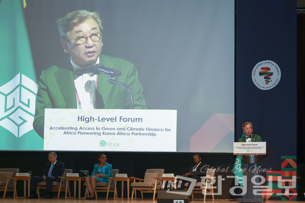 김상협 대통령 직속 2050 탄소중립녹색성장위원회 위원장은 환영사에서 "아프리카는 젋은 대륙으로 녹색미래에 대한 창의성을 발휘할 수 있다. 지속가능한 발전을 이룰 훌륭한 지도자도 많다. 전 세계 더 많은 국가가 아프리카 국가와 협력하기를 바란다”고 말했다. /사진=이다빈 기자