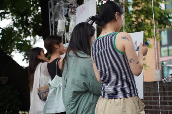 플라스틱 구토 제작 /사진제공=환경운동연합