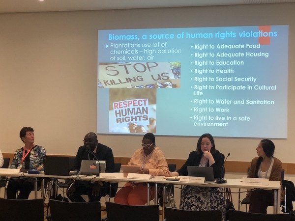 8일(현지시각) 독일 본에서 열린 “세계 재생에너지 목표 내 대형 바이오매스 제한” 주제의 유엔기후변화협약 제60차 부속기구회의(SB60)의 공식 부대행사에서 참석자들이 발표하고 있다. /사진제공=기후솔루션