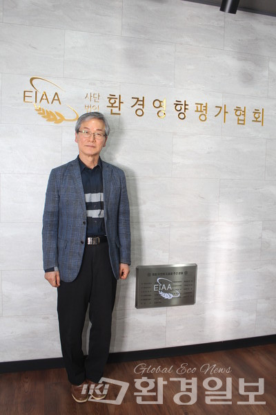 올해 4월 제12대 환경영향평가협회 회장 임기를 시작한 고시온 회장은 임기 내 우선 과제로 국민 신뢰도 회복을 내세웠다. /사진=박선영 기자