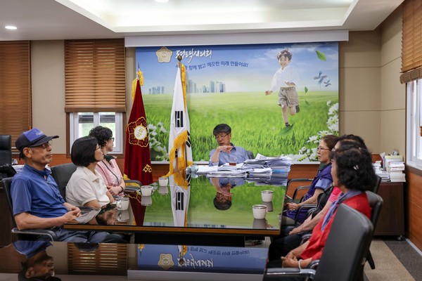 평택시의회 유승영 의장, 11일 의회·송탄출장소 청소노동자와 오찬간담회 열어 /사진제공=평택시의회 