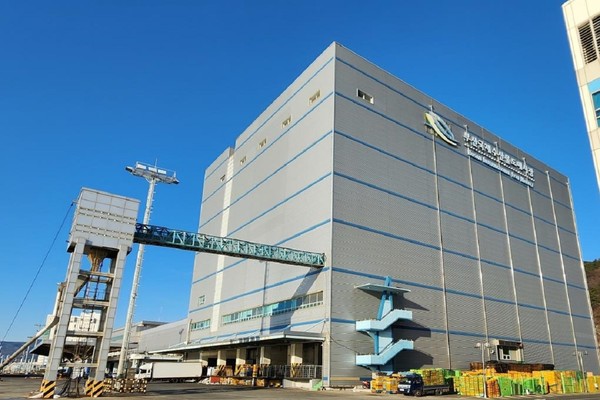 시 국제수산물유통시설관리사업소는 17년 만에 노후한 냉동과 냉장창고 시설을 전면 개보수한다. /사진제공=부산시 