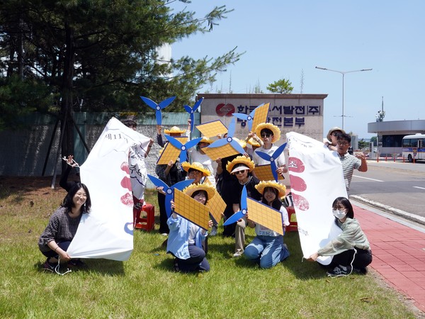 전국 탈석탄 네트워크 ‘석탄을 넘어서’, 당진환경운동연합, 기후위기충남행동은 충청남도 당진에서 기자회견을 열고 가장 많은 석탄발전소가 자리한 충남이 혼소 전환을 취소하고 조기 탈석탄을 달성할 것을 요구했다. /사진=환경운동연합
