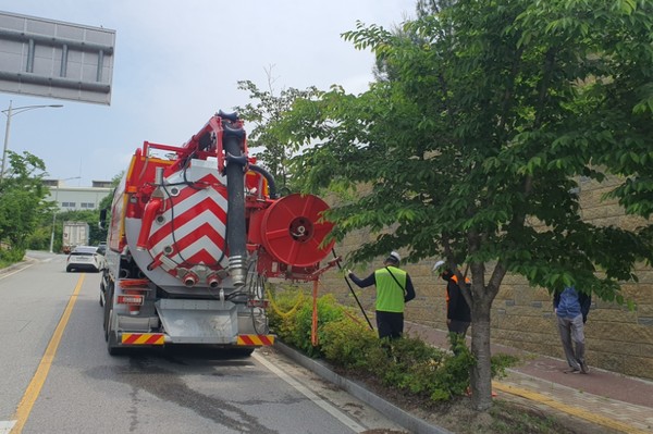 집중호우 대비 오폐수관로 준설 /사진제공=GH