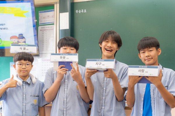 천안 천성중학교 학생들이 ‘포코생태토론회’를 진행하고 있다./ ⓒ에코나우