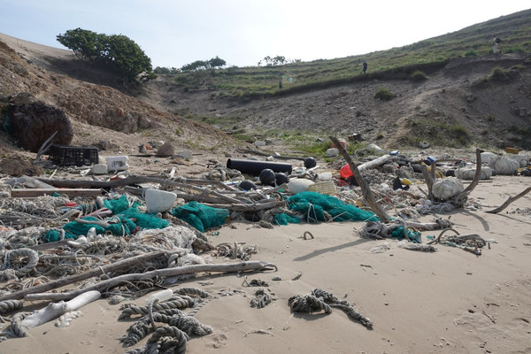 코끼리바위 해양쓰레기 /사진제공=인천환경운동연합
